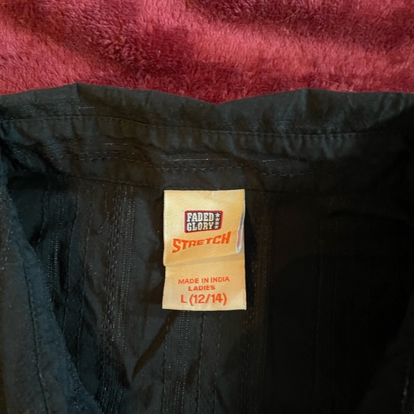 Women’s large black sleeveless blouse - Picture 2 of 5